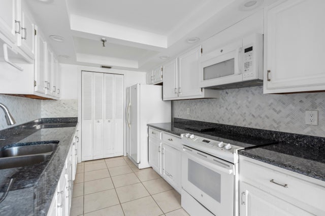 2 of 53 - 859 Jeffery St #312, Boca Raton, FL