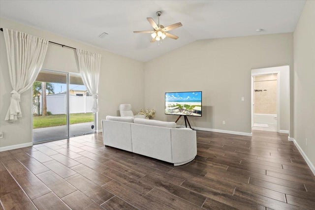 4 of 47 - 541 Sw Nadell Court, Port Saint Lucie, FL