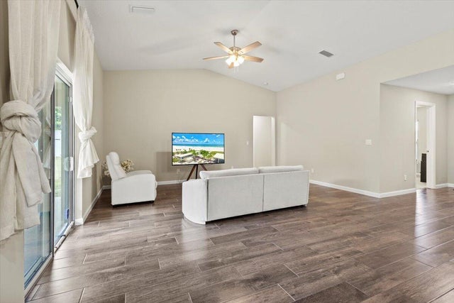 5 of 47 - 541 Sw Nadell Court, Port Saint Lucie, FL