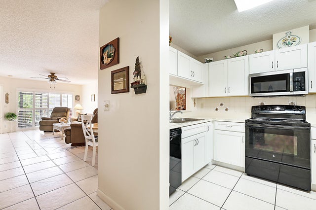 3 of 37 - 405 Harbour Pointe Way, Greenacres, FL