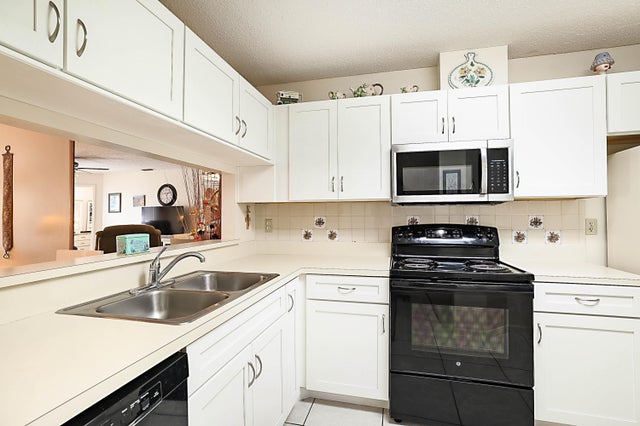 5 of 37 - 405 Harbour Pointe Way, Greenacres, FL