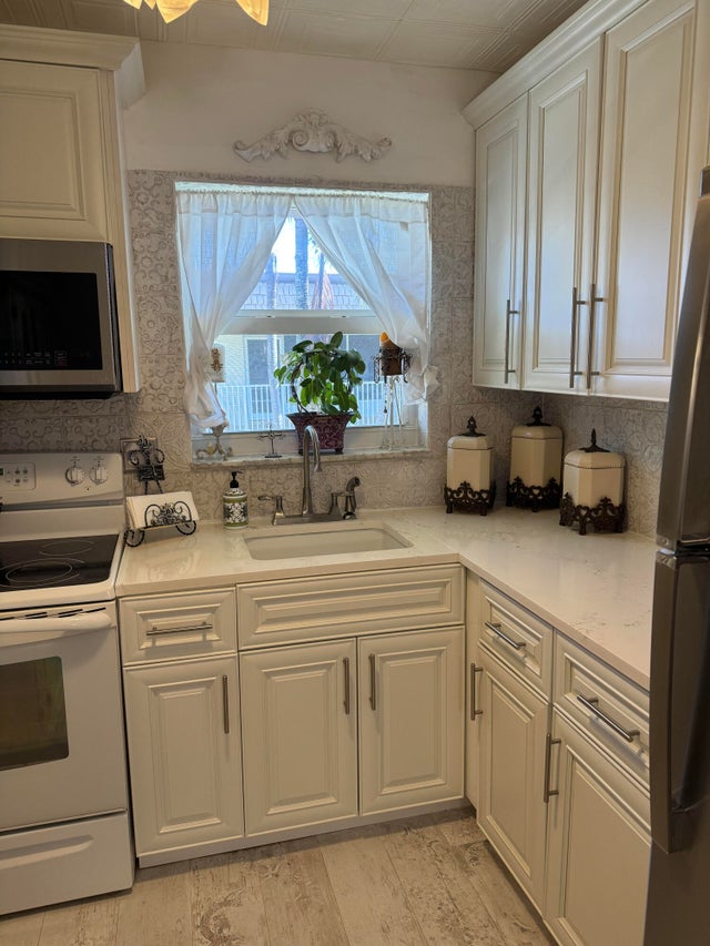 3 of 49 - 600 Snug Harbor Dr Dr #a 17, Boynton Beach, FL