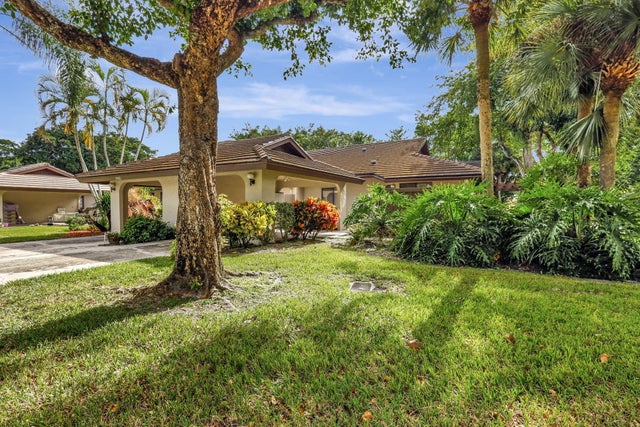 1 of 40 - 10088 Shadywood Pl, Boynton Beach, FL