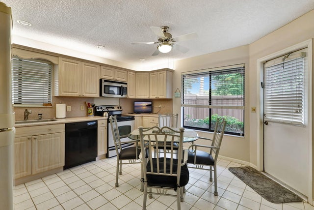 2 of 40 - 10088 Shadywood Pl, Boynton Beach, FL