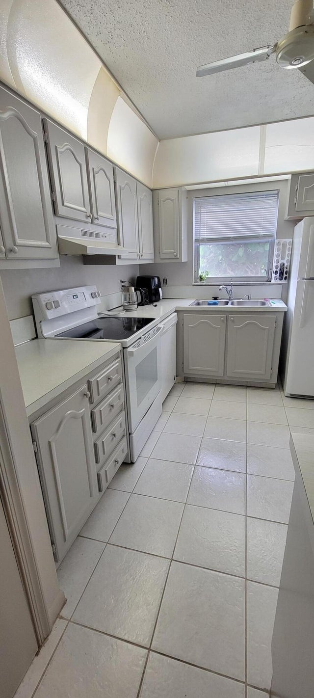 5 of 16 - 22795 Sw 66th Avenue #105, Boca Raton, FL