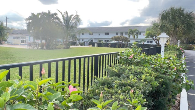 4 of 41 - 3 Garden St #105k, Tequesta, FL