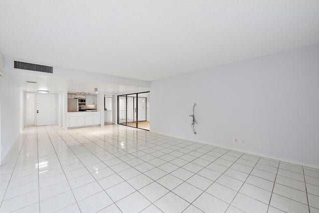 5 of 29 - 1660 Twelve Oaks Wy #205, North Palm Beach, FL