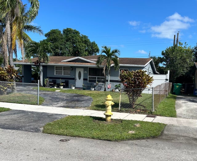1 of 3 - 1520 Nw 33rd Terrace, Lauderhill, FL
