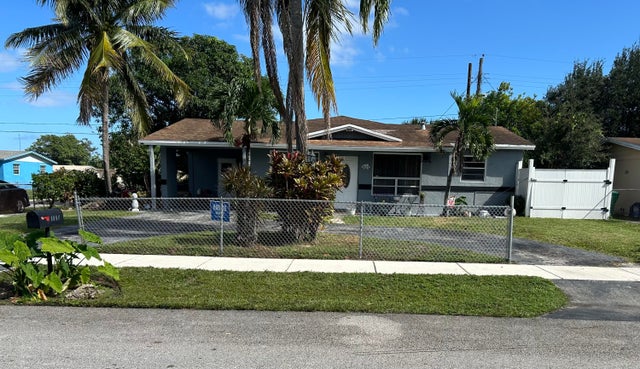 2 of 3 - 1520 Nw 33rd Terrace, Lauderhill, FL