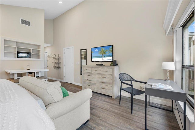 5 of 41 - 11863 Wimbledon Circle #542, Wellington, FL