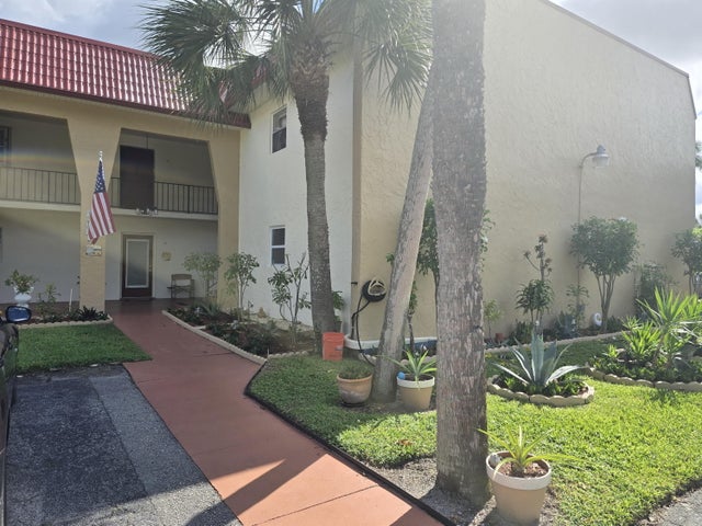 1 of 27 - 112 Lake Dora Dr, West Palm Beach, FL