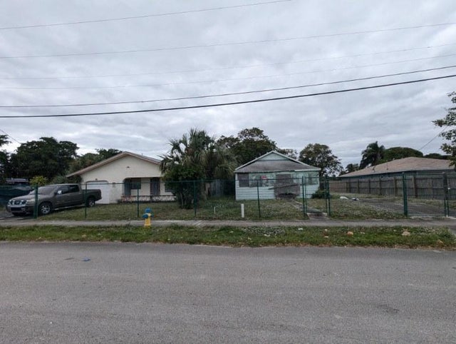 1 of 11 - 24 Nw 7th Avenue, Delray Beach, FL