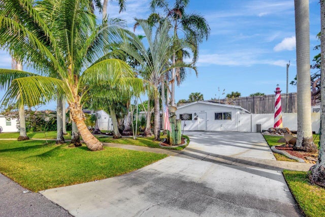 2 of 43 - 9520 Birmingham Dr, Palm Beach Gardens, FL