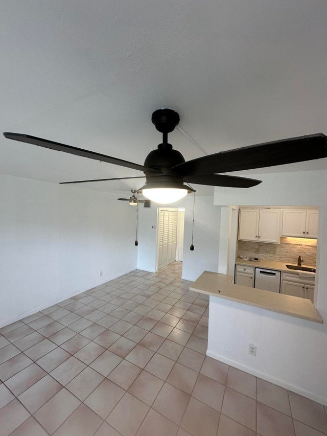 2 of 31 - 377 Windsor Q, West Palm Beach, FL