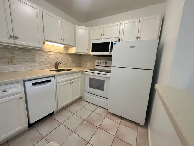 3 of 31 - 377 Windsor Q, West Palm Beach, FL