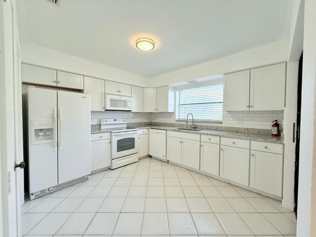 5 of 10 - 9810 Walnut Tree Way #b, Boynton Beach, FL