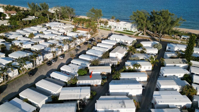 3 of 8 - 7 Cedar Dr E #e, Briny Breezes, FL