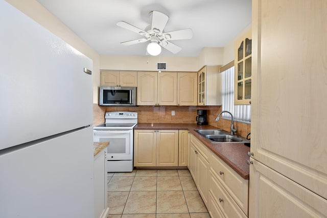 5 of 18 - 701 Lori Drive #206, Palm Springs, FL