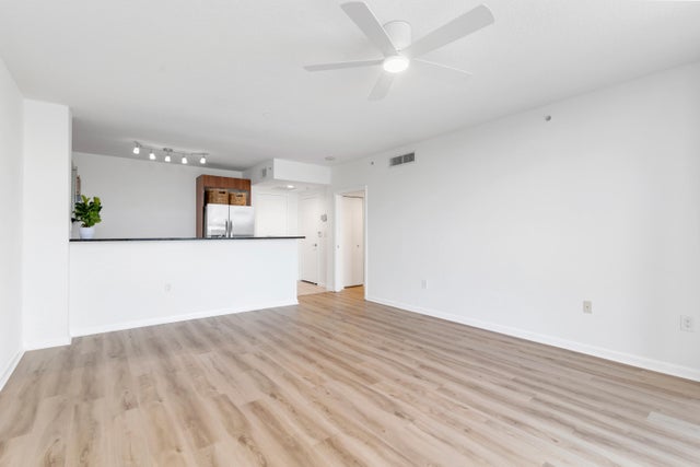 4 of 32 - 1551 N Flagler Drive #910, West Palm Beach, FL