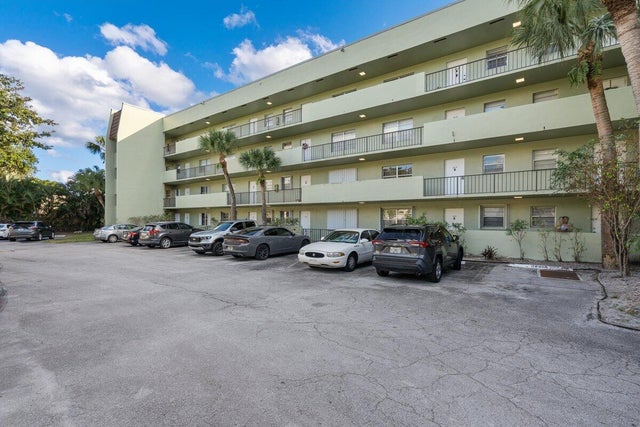 2 of 17 - 1638 Embassy Dr #103, West Palm Beach, FL