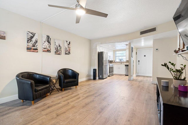 3 of 17 - 1638 Embassy Dr #103, West Palm Beach, FL