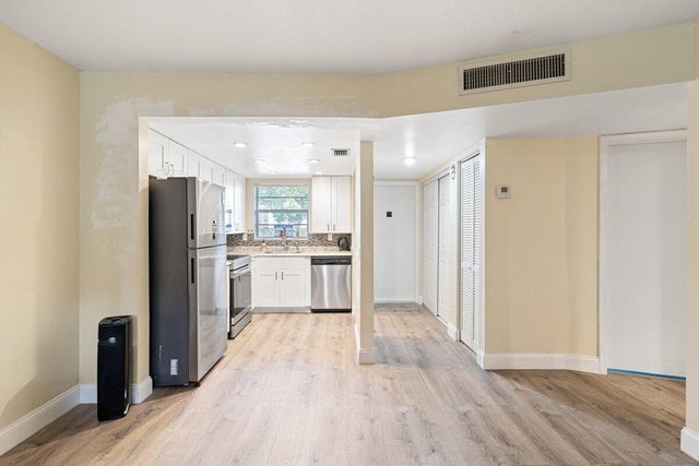 5 of 17 - 1638 Embassy Dr #103, West Palm Beach, FL