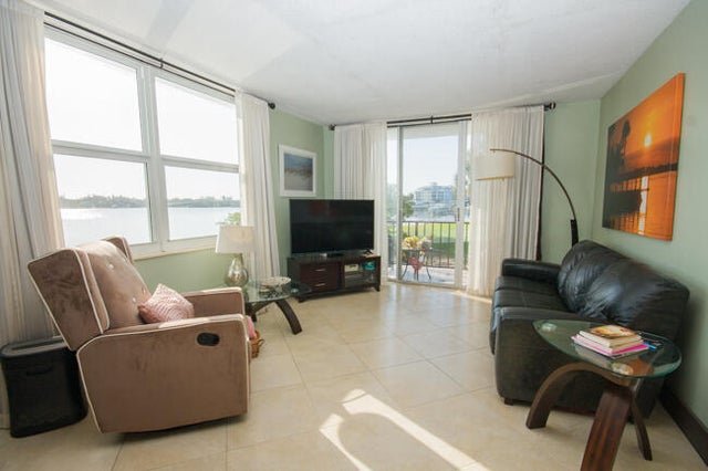 5 of 11 - 301 Croton Avenue #205, Lantana, FL