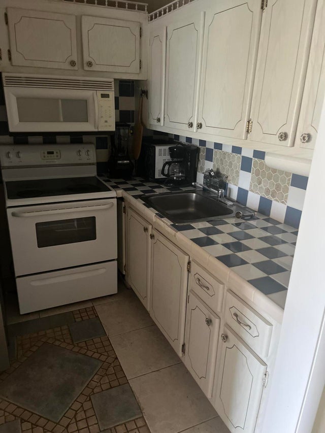 4 of 16 - 128 Windsor F, West Palm Beach, FL