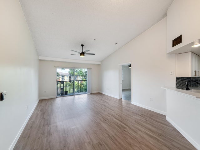 3 of 20 - 4155 N Haverhill Road #1420, West Palm Beach, FL
