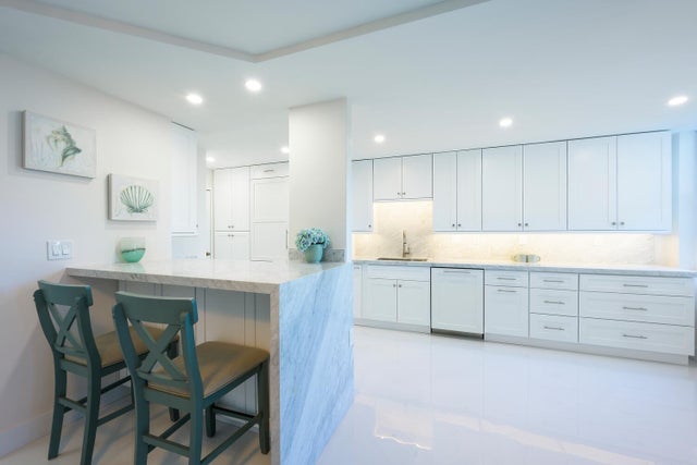 5 of 24 - 3800 Washington Road #211, West Palm Beach, FL