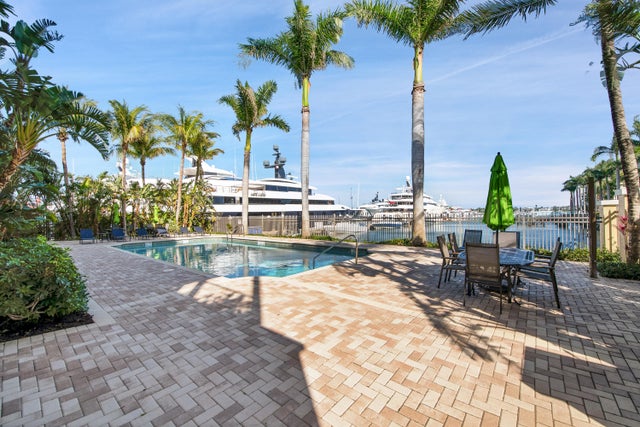 5 of 65 - 3960 N Flagler Dr #301, West Palm Beach, FL