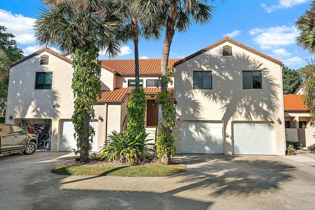 2 of 20 - 13 Via De Casas Sur #202, Boynton Beach, FL