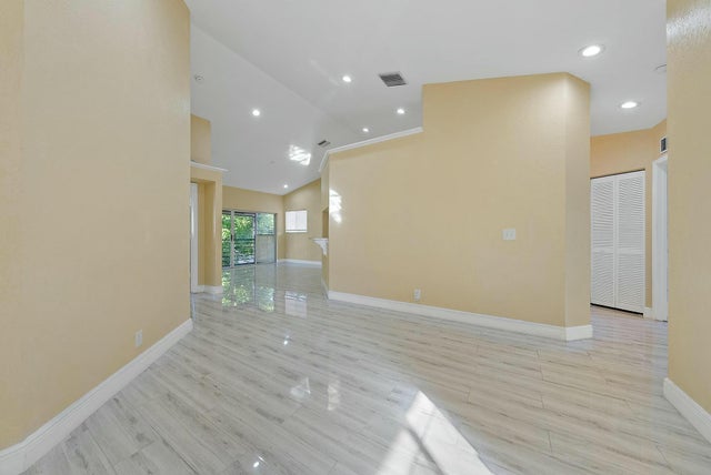 5 of 20 - 13 Via De Casas Sur #202, Boynton Beach, FL