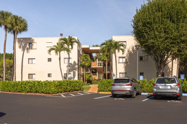 1 of 37 - 5250 Las Verdes Cir Circle #116, Delray Beach, FL