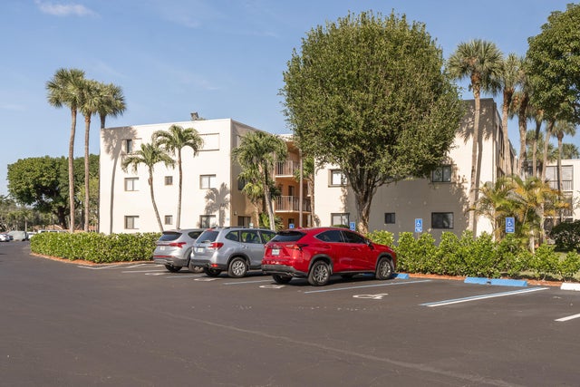 2 of 37 - 5250 Las Verdes Cir Circle #116, Delray Beach, FL