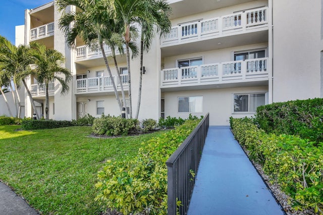 3 of 67 - 6768 10th Avenue N #113, Lake Worth, FL