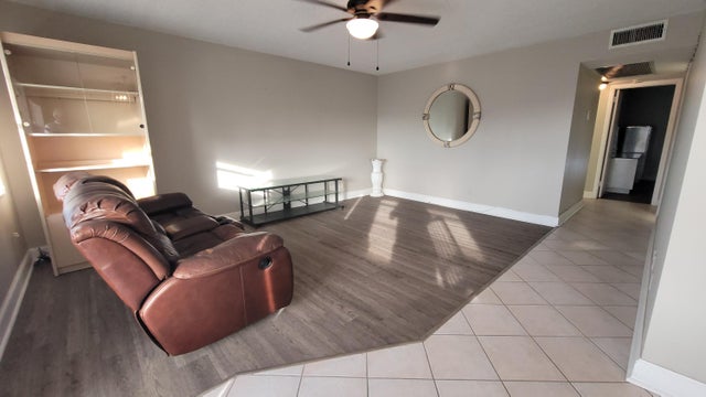 3 of 42 - 35 Somerset B, West Palm Beach, FL