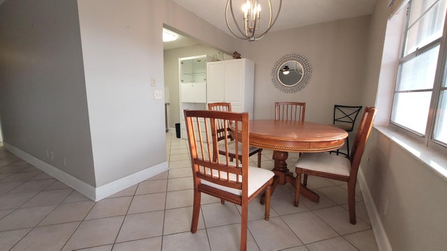 4 of 42 - 35 Somerset B, West Palm Beach, FL