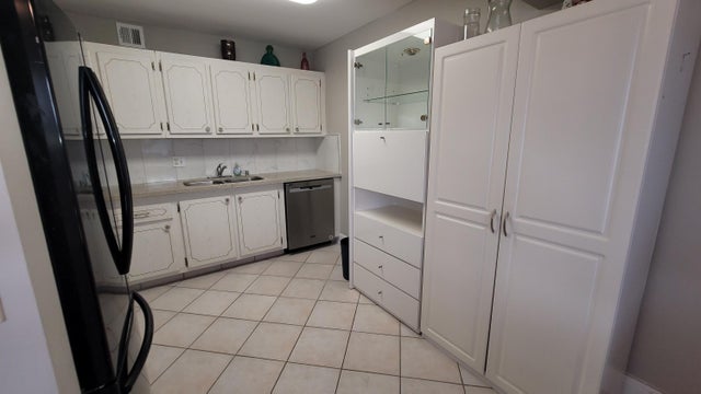5 of 42 - 35 Somerset B, West Palm Beach, FL