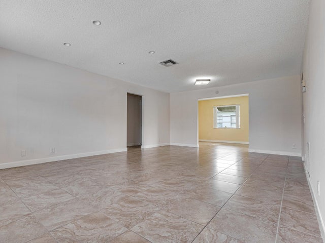 4 of 28 - 2016 Sw Golf Lane, Boynton Beach, FL
