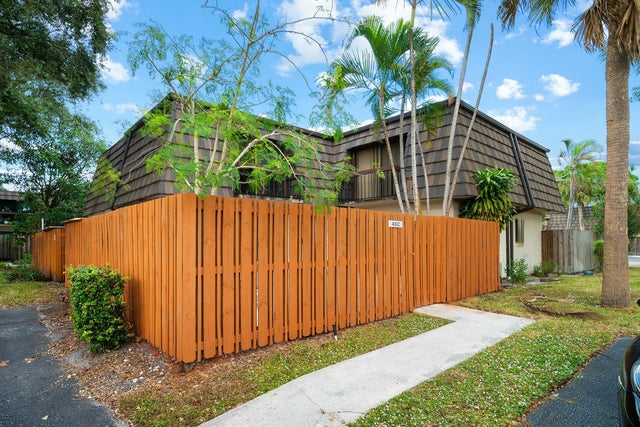 2 of 26 - 4063 Palm Bay Cir #c, West Palm Beach, FL