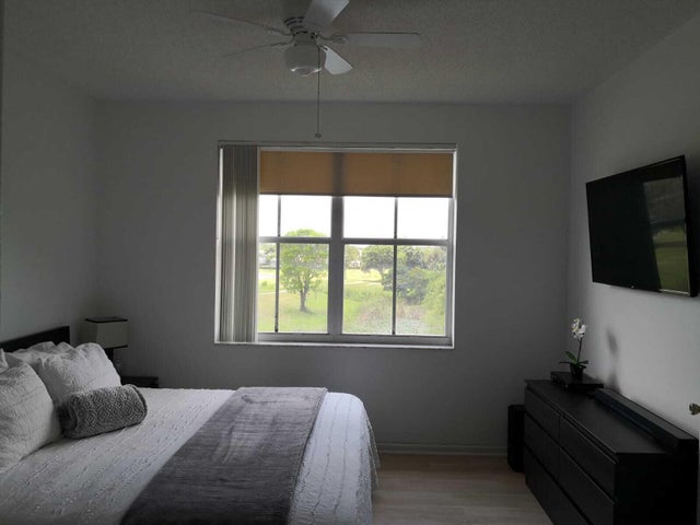 4 of 17 - 2100 Greenview Shores Blvd #523, Wellington, FL