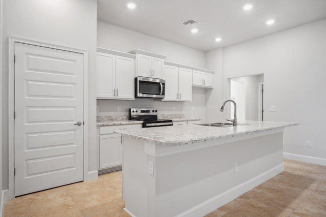 4 of 30 - 5112 Modeno St, Fort Pierce, FL