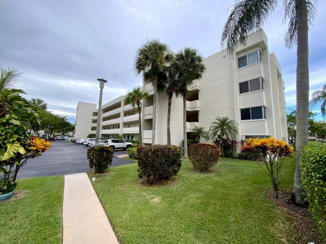 1 of 12 - 3178 Via Poinciana #402, Lake Worth, FL