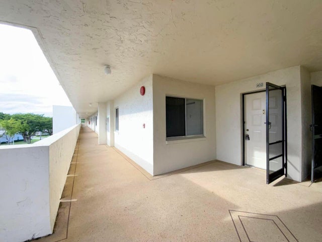 2 of 12 - 3178 Via Poinciana #402, Lake Worth, FL