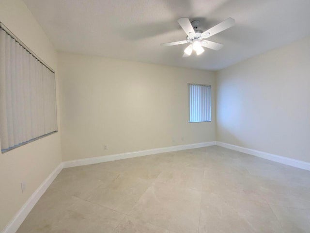 5 of 12 - 3178 Via Poinciana #402, Lake Worth, FL