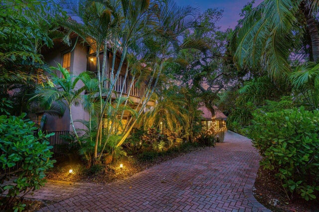 3 of 33 - 805 Pelican Lane, Lantana, FL