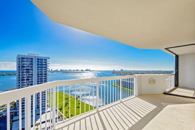 3 of 58 - 123 Lakeshore Dr #1942, North Palm Beach, FL