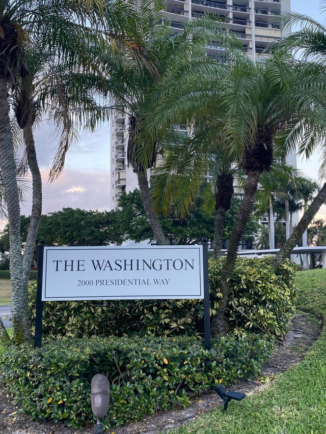 1 of 34 - 2000 Presidential 202 Wy #202, West Palm Beach, FL