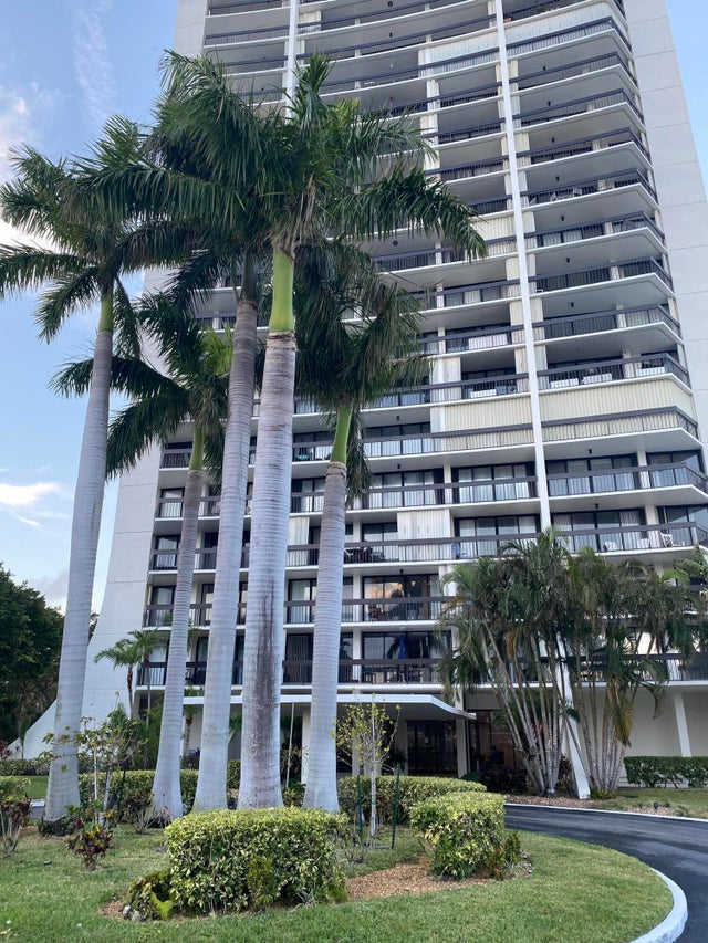 2 of 34 - 2000 Presidential 202 Wy #202, West Palm Beach, FL